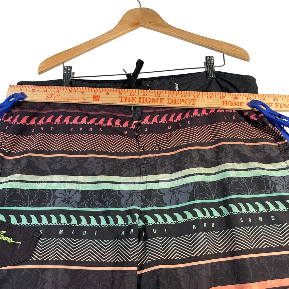 Maui and Sons Board Shorts Mens 38‎ Black Shark Striped 4 Way Stretch Surf Beach